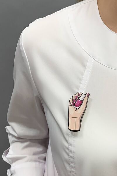 Брошь "Лак в руке" (Дерево) Брошь "Лак в руке" (Дерево)